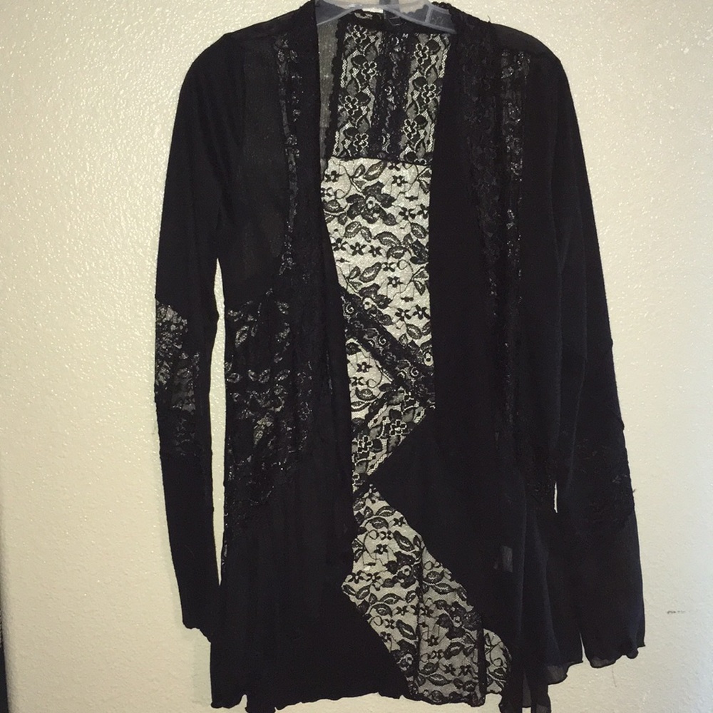 BKE BOUTIQUE Sheer cover up